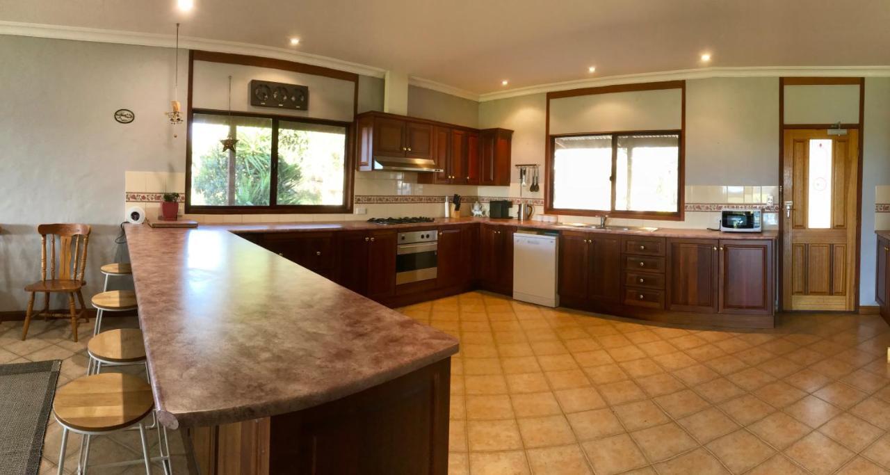 Bee'S Place - 3 Bedroom Home On 10 Acres Of Land With Distant Ocean Views Emu Bay エクステリア 写真