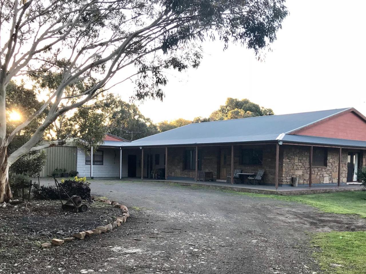 Bee'S Place - 3 Bedroom Home On 10 Acres Of Land With Distant Ocean Views Emu Bay エクステリア 写真